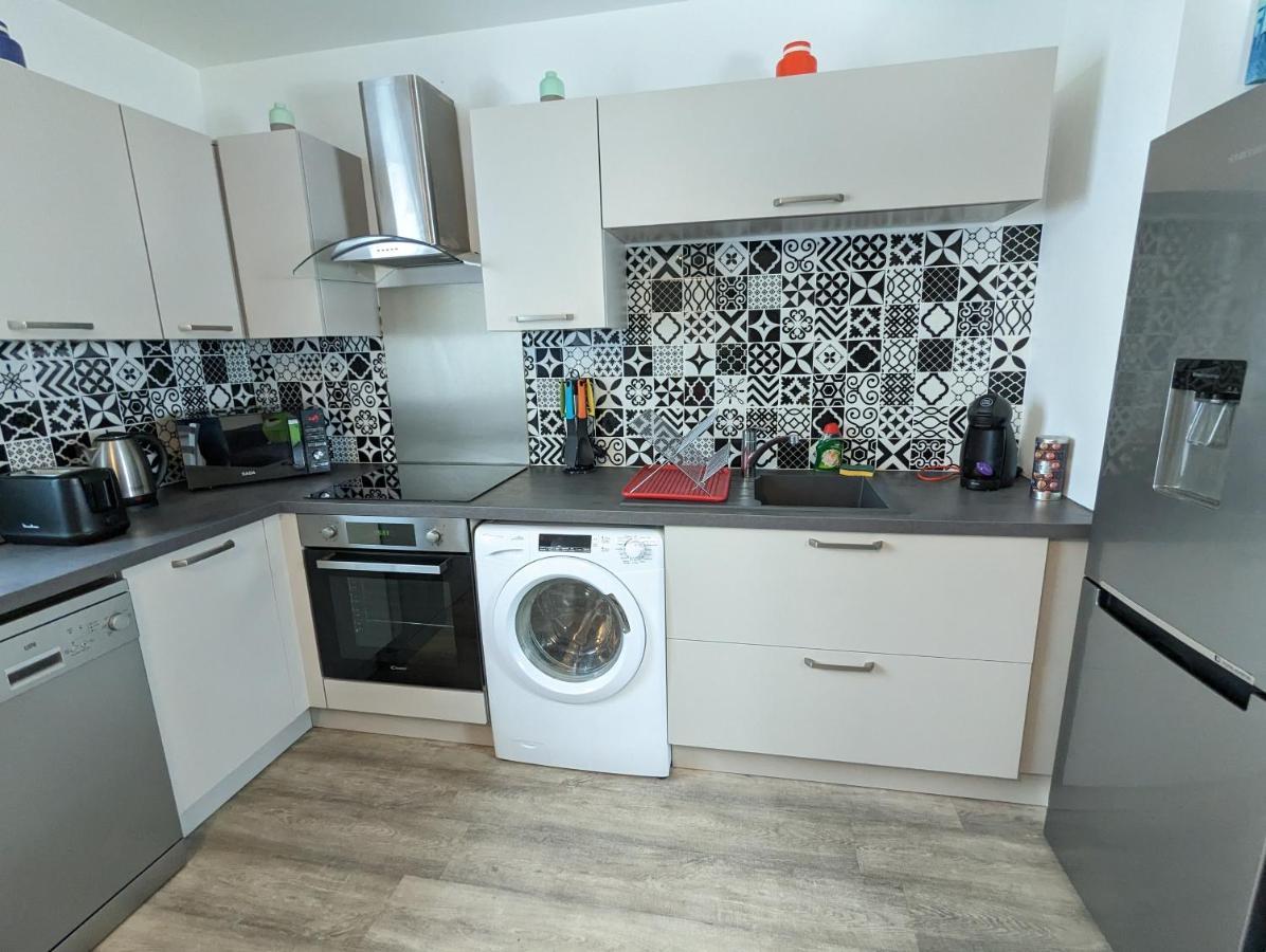 Beau-jean, Un Cocon Sympa 5 Min A Pied Du Centre-ville, Parking Prive, A 10 Min Du Chu Appartement